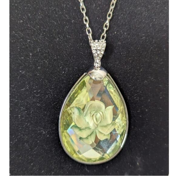 Signed C 1946 silver tone statement necklace green faceted drop floral design - Picture 2 of 8